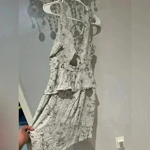 Kut From The Kloth Floral Ruffle Dress. NWT - Picture 4 of 6